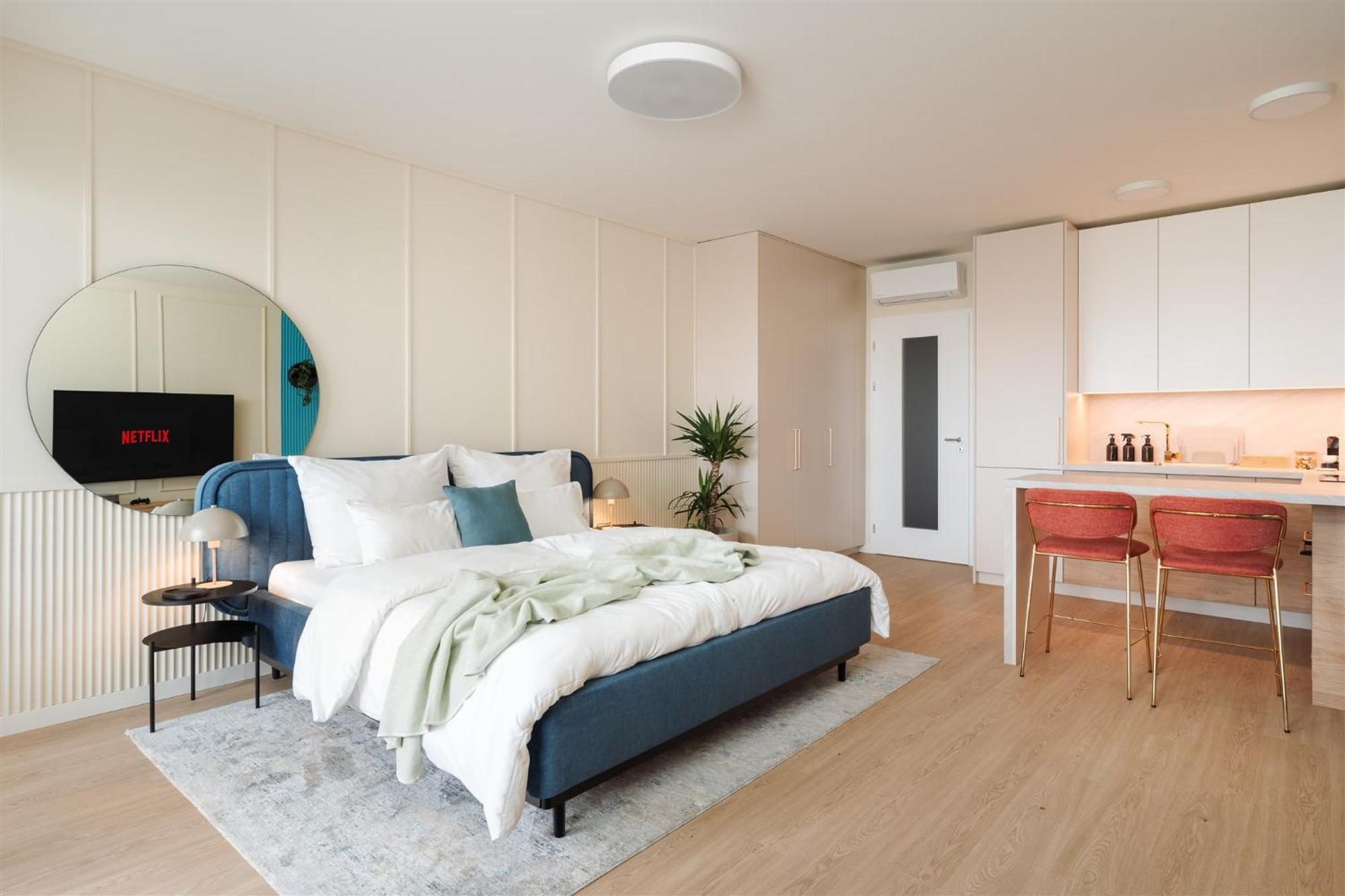 Good Vibe Near Metro - Garage, Air-conditioning, Vinyl Player Apartment *