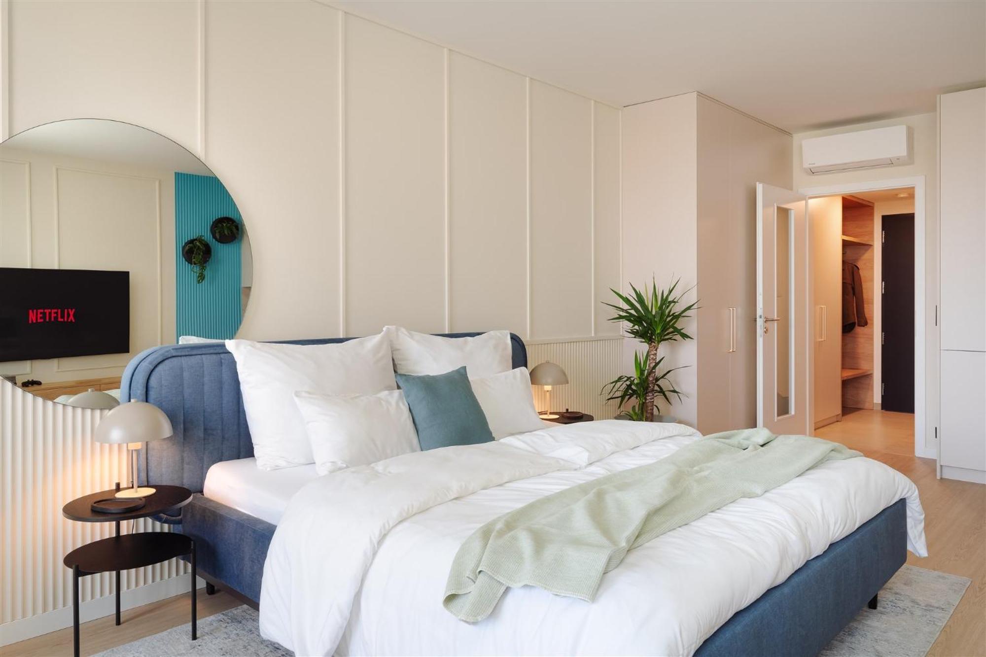 Good Vibe Near Metro - Garage, Air-conditioning, Vinyl Player Apartment